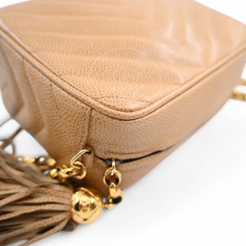 [Pre-owned] Chanel Beige Caviar V Stitch Fringe Mini Camera Bag-42