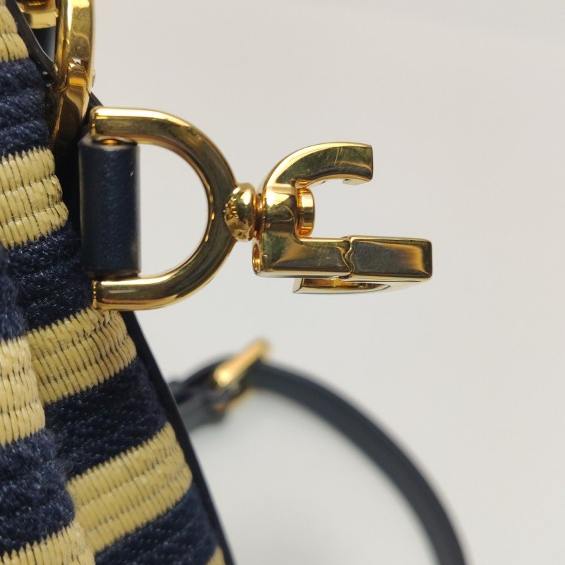 Dior C'est Dior小號牛皮拼色金屬鎖扣斜挎包單肩包-10