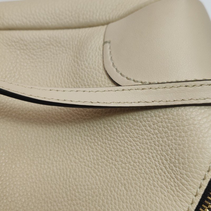 Chloe Daria迷你牛皮純色字母Logo拉鏈斜挎包單肩包-15