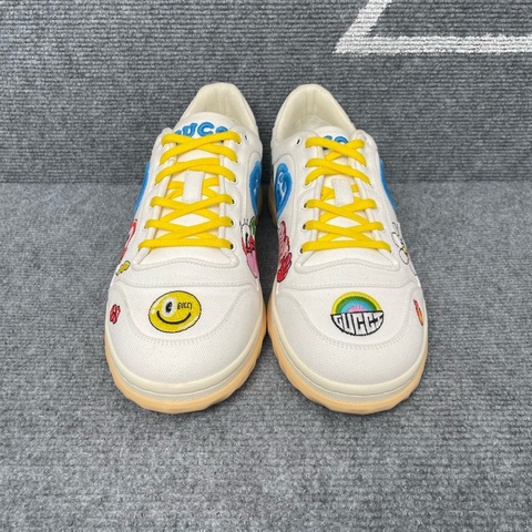 99.9新 未使用Gucci 白色帆布字母火焰Mac80板鞋43碼