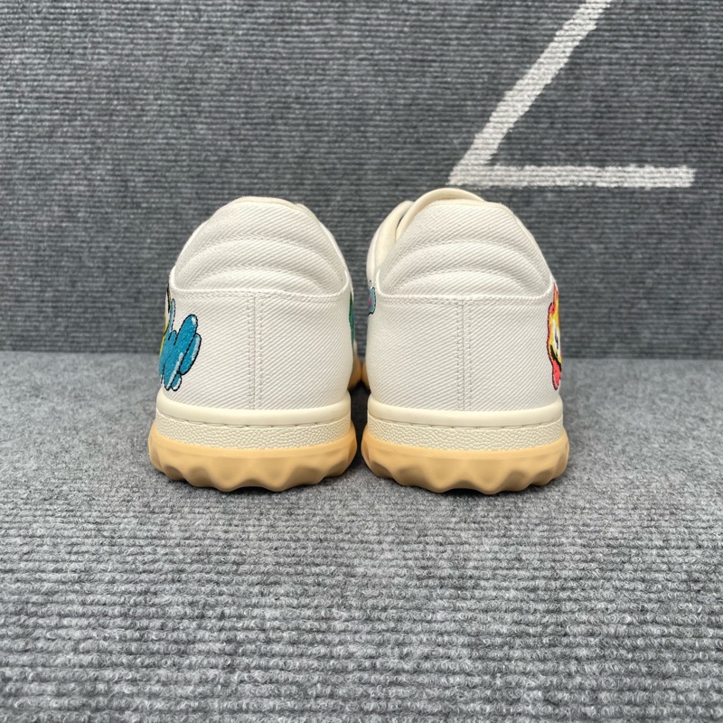 99.9新 未使用Gucci 白色帆布字母火焰Mac80板鞋43碼-2