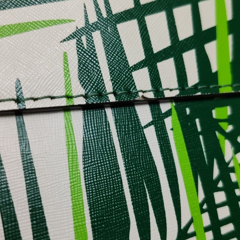 Louis Vuitton(LV)Twist中號牛皮植物印花LV旋轉鎖扣單肩包-12