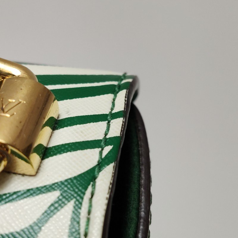 Louis Vuitton(LV)Twist中號牛皮植物印花LV旋轉鎖扣單肩包-14