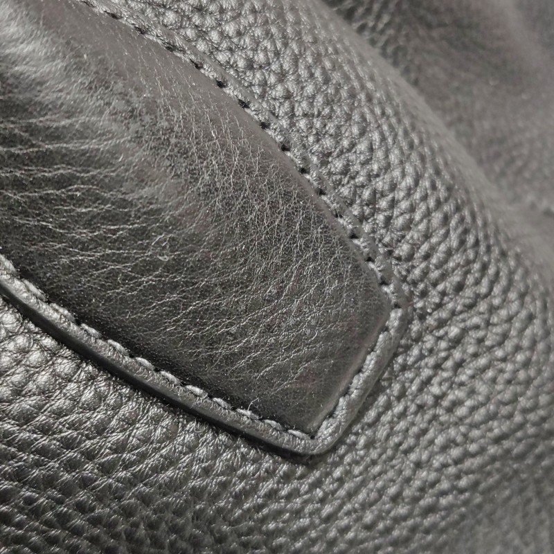 Prada牛皮純色字母Logo單肩包-13