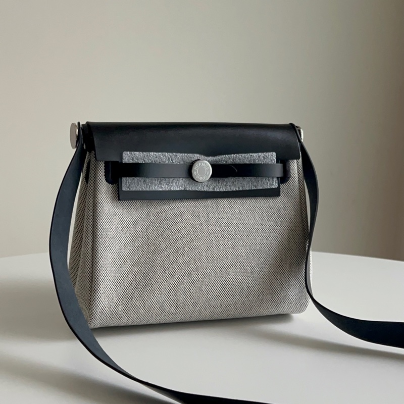 全新全配👜Hermes Mini herbag 斜背包 熊貓配色 銀扣(石板灰)K刻-4