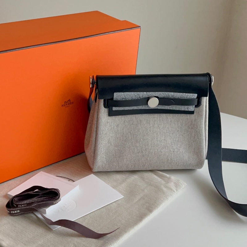 全新全配👜Hermes Mini herbag 斜背包 熊貓配色 銀扣(石板灰)K刻-5