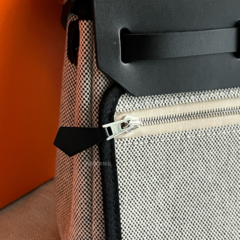 全新全配👜Hermes Mini herbag 斜背包 熊貓配色 銀扣(石板灰)K刻-12