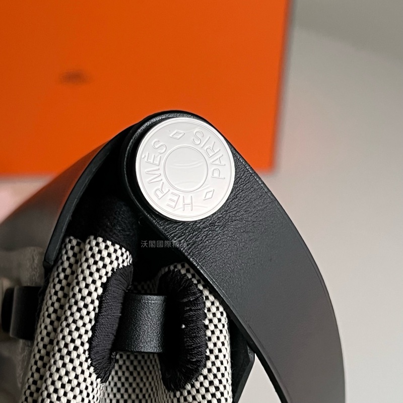 全新全配👜Hermes Mini herbag 斜背包 熊貓配色 銀扣(石板灰)K刻-25