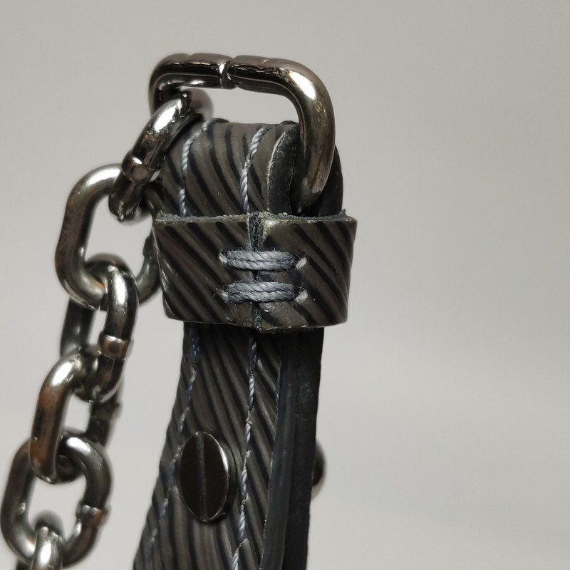 Louis Vuitton(LV)Twist中號牛皮水波紋LV旋轉鎖扣斜挎包單肩包-10