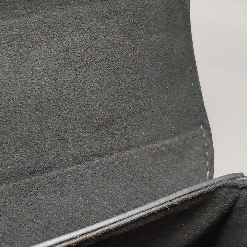 Louis Vuitton(LV)Twist中號牛皮水波紋LV旋轉鎖扣斜挎包單肩包-14