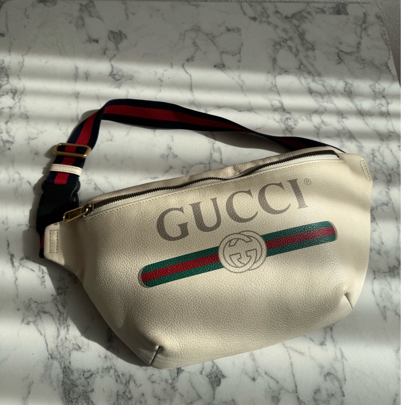 Gucci白皮革胸口包-0
