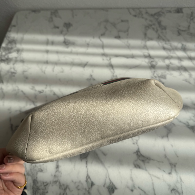 Gucci白皮革胸口包-3