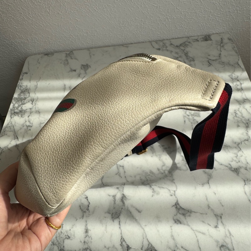 Gucci白皮革胸口包-4