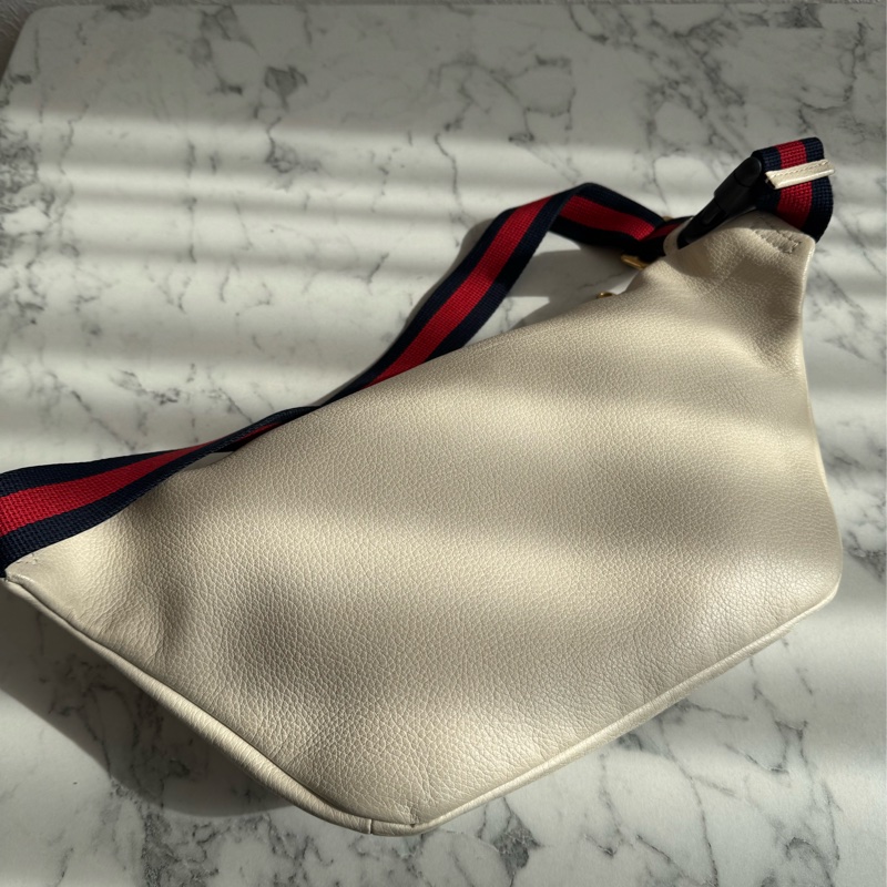 Gucci白皮革胸口包-5