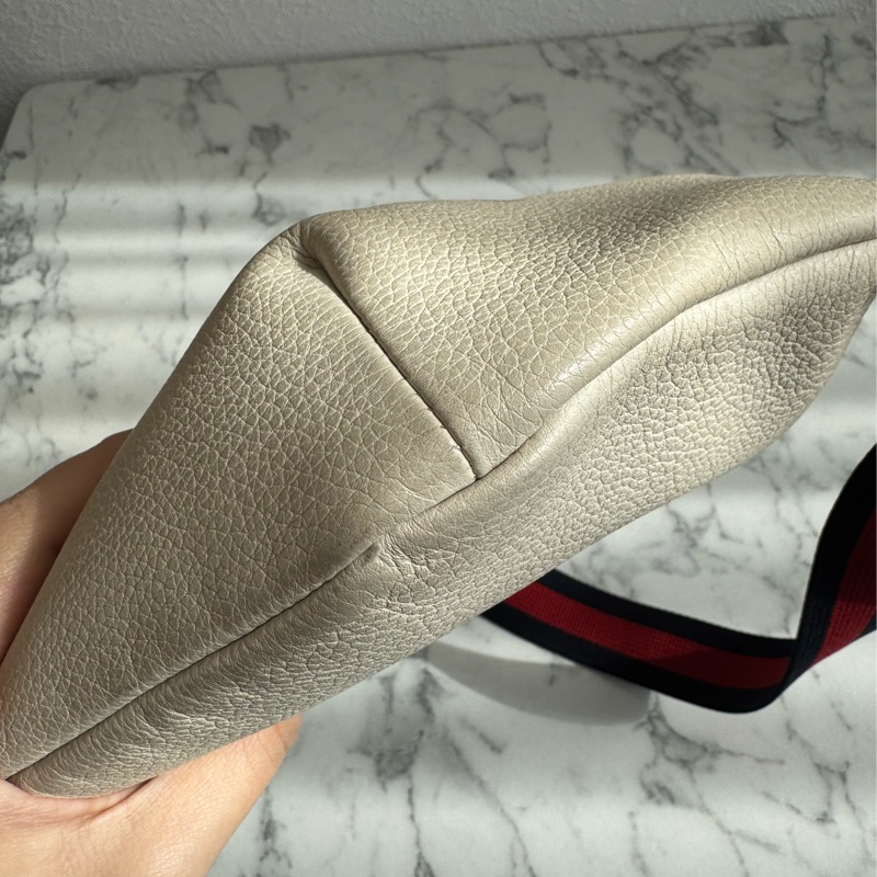 Gucci白皮革胸口包-8