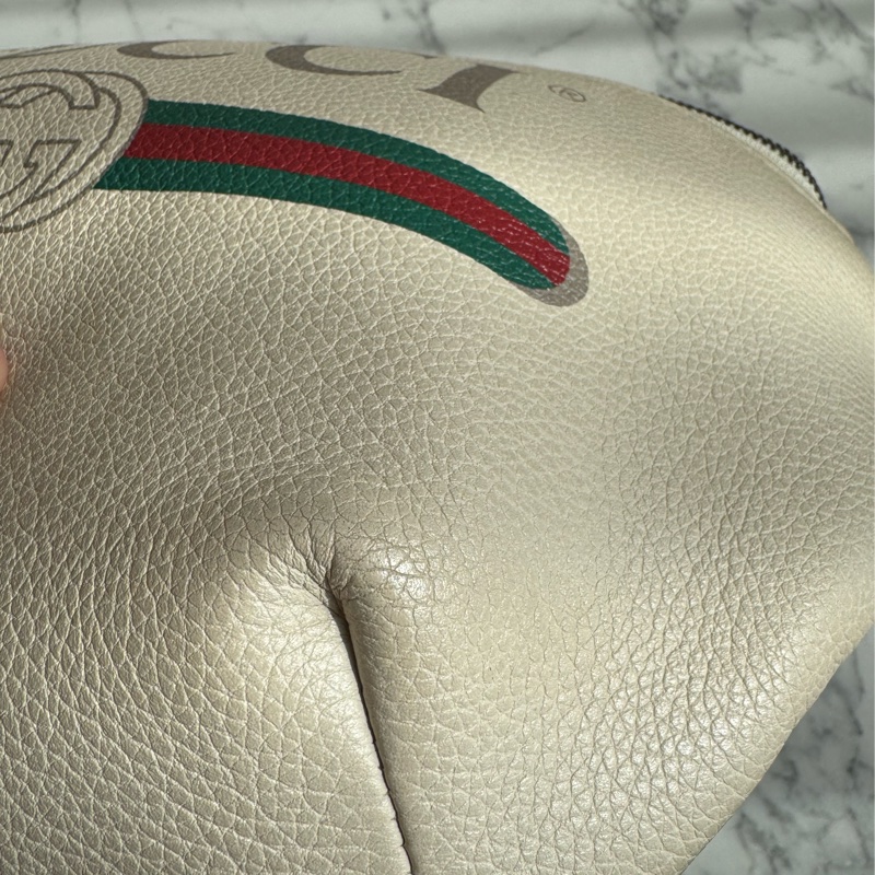 Gucci白皮革胸口包-9