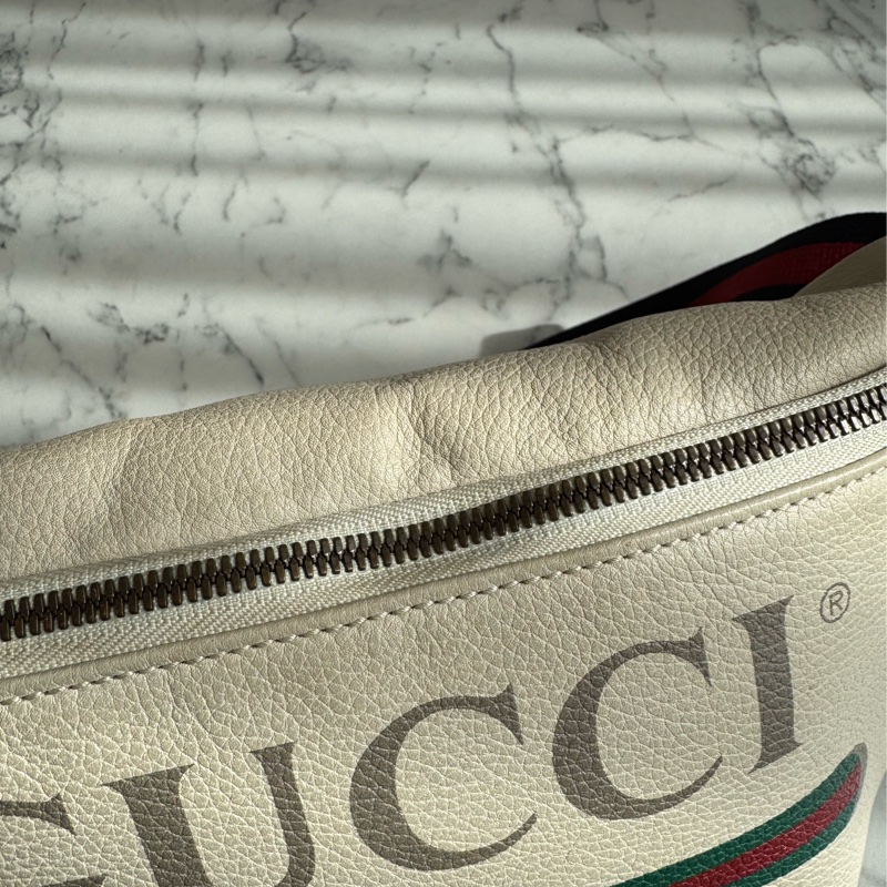 Gucci白皮革胸口包-12