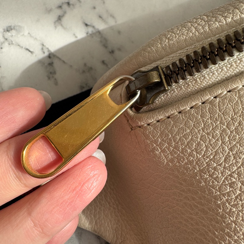 Gucci白皮革胸口包-13