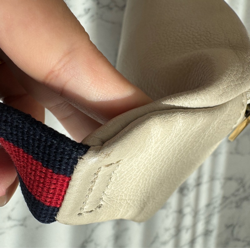 Gucci白皮革胸口包-14