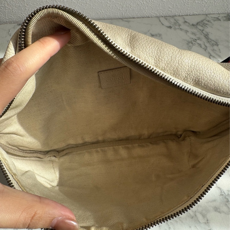 Gucci白皮革胸口包-19