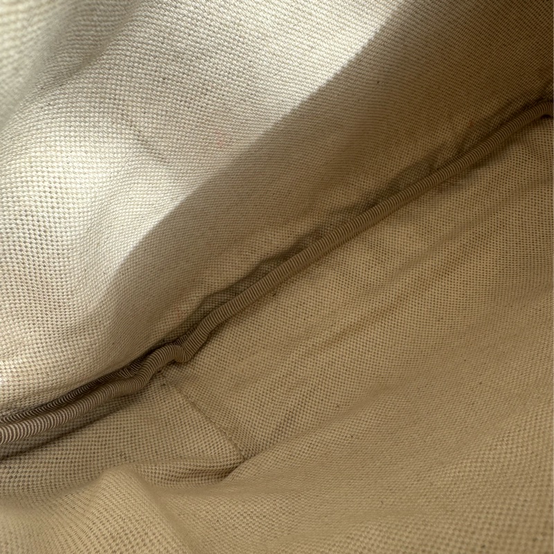 Gucci白皮革胸口包-21