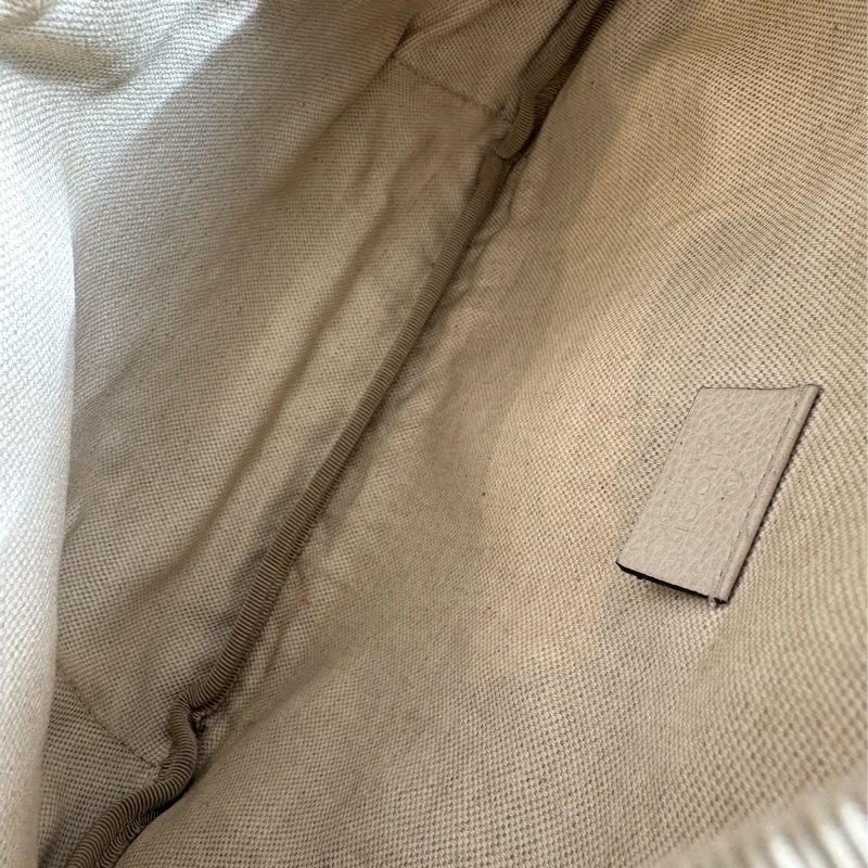 Gucci白皮革胸口包-29