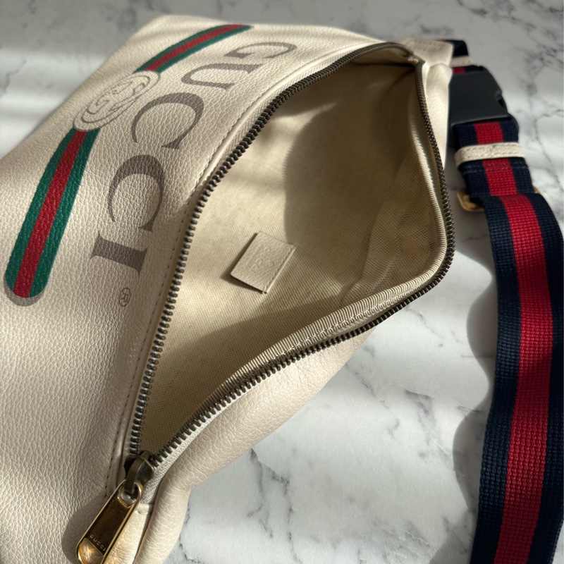 Gucci白皮革胸口包-30