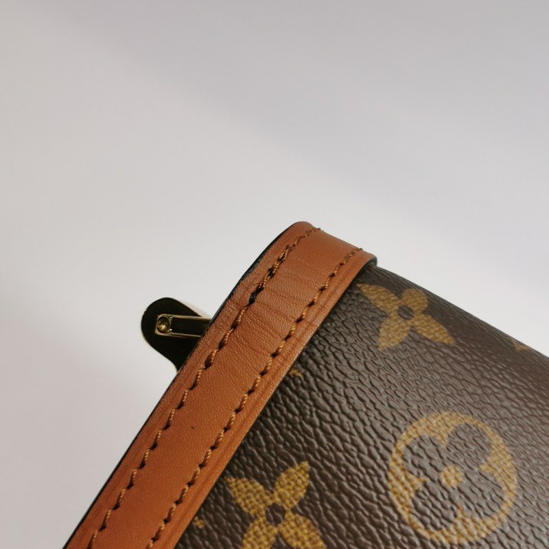 Louis Vuitton(LV)Dauphine達芙妮中號牛皮拼色Monogram印花LV搭扣單肩包晶片款-16