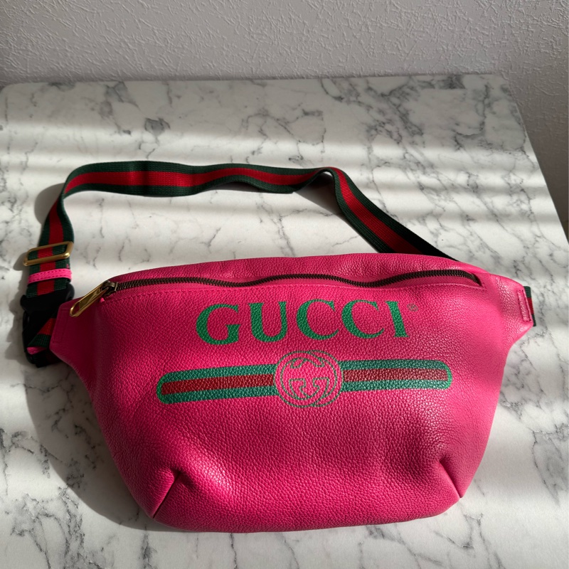 Gucci粉紅皮革胸口包-0