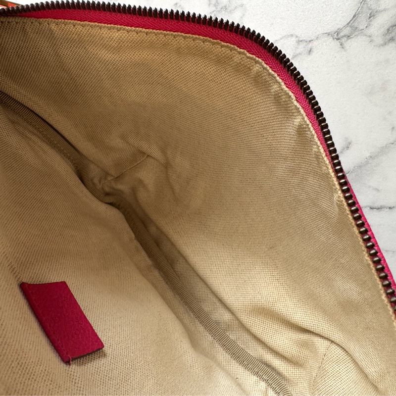 Gucci粉紅皮革胸口包-14