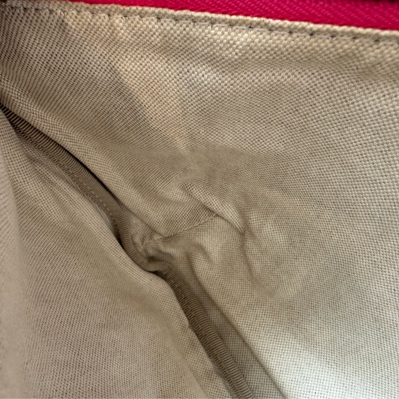 Gucci粉紅皮革胸口包-17