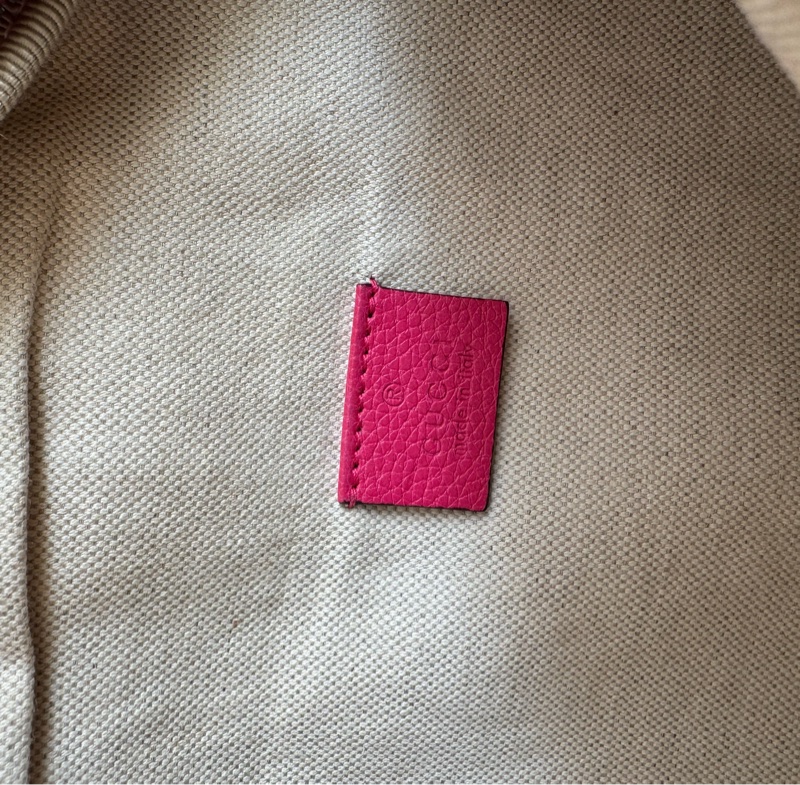 Gucci粉紅皮革胸口包-20