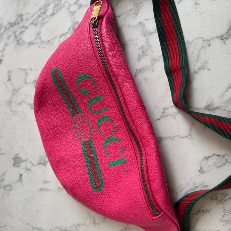 Gucci粉紅皮革胸口包-22