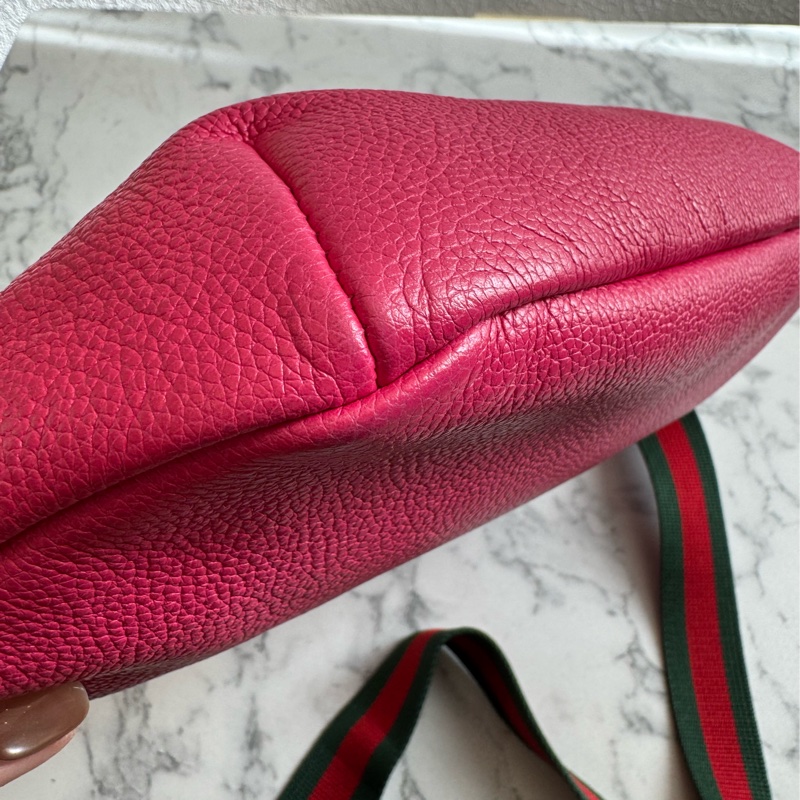 Gucci粉紅皮革胸口包-25