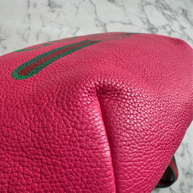 Gucci粉紅皮革胸口包-26