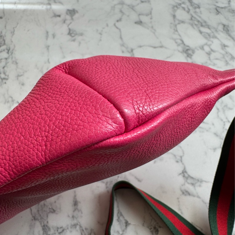 Gucci粉紅皮革胸口包-27