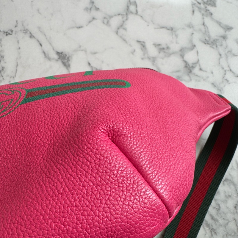 Gucci粉紅皮革胸口包-28