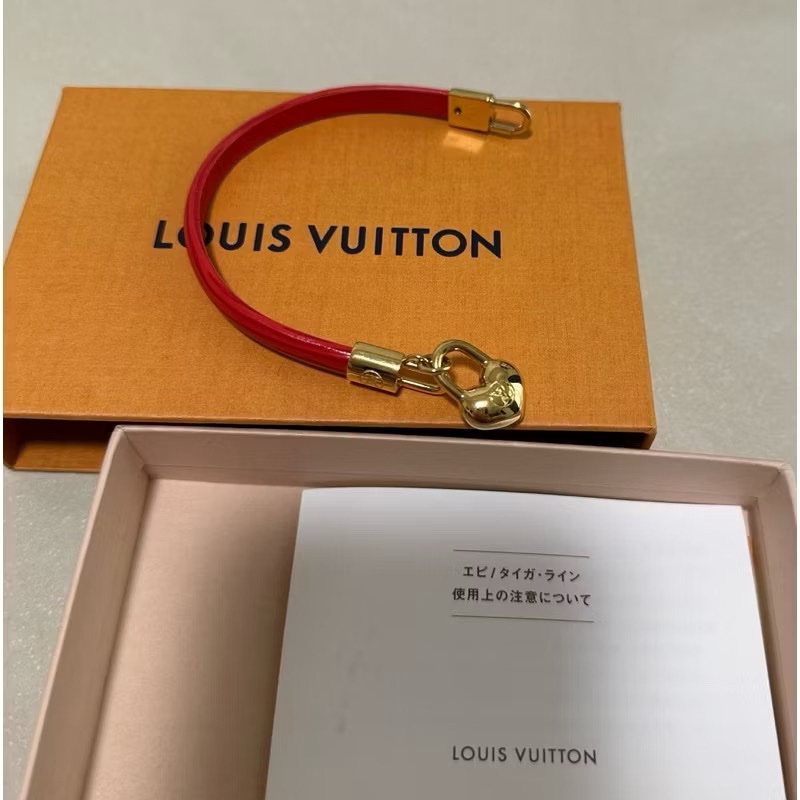 正品Louis Vuitton紅色皮愛心手鍊手環9.9新品🔥超值降價-3