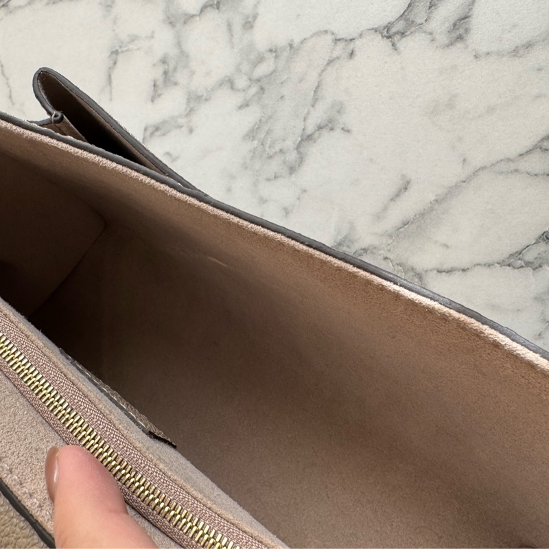 LV M44929奶茶色壓紋雙鏈肩背包-23