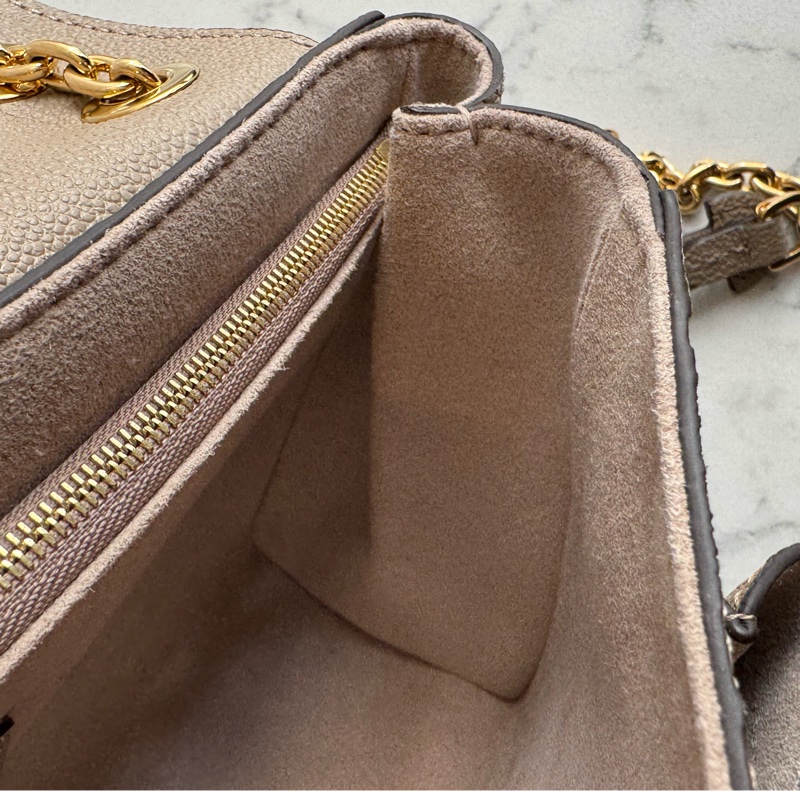 LV M44929奶茶色壓紋雙鏈肩背包-24