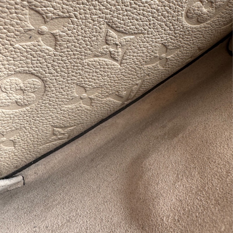 LV M44929奶茶色壓紋雙鏈肩背包-32