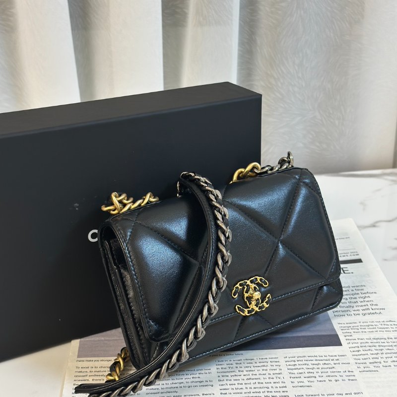 CHANEL 19 經典菱格紋雙色鍊WOC - 黑金-2