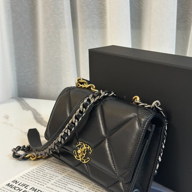 CHANEL 19 經典菱格紋雙色鍊WOC - 黑金-3