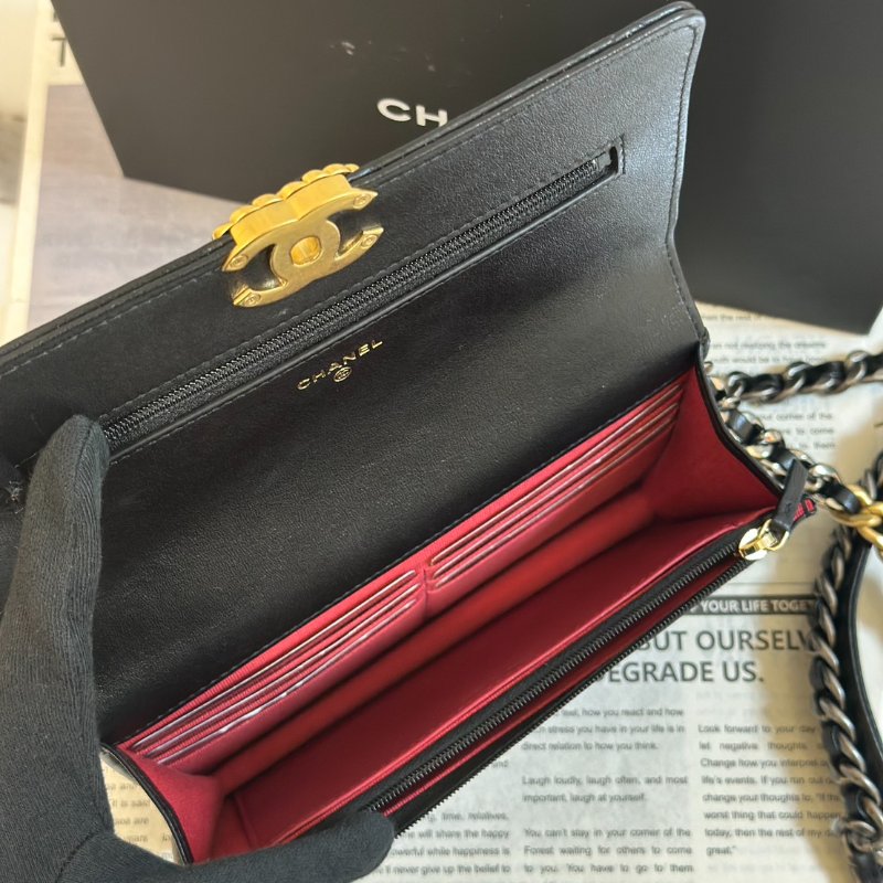 CHANEL 19 經典菱格紋雙色鍊WOC - 黑金-6