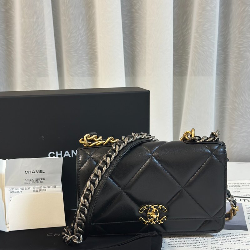 CHANEL 19 經典菱格紋雙色鍊WOC - 黑金-7