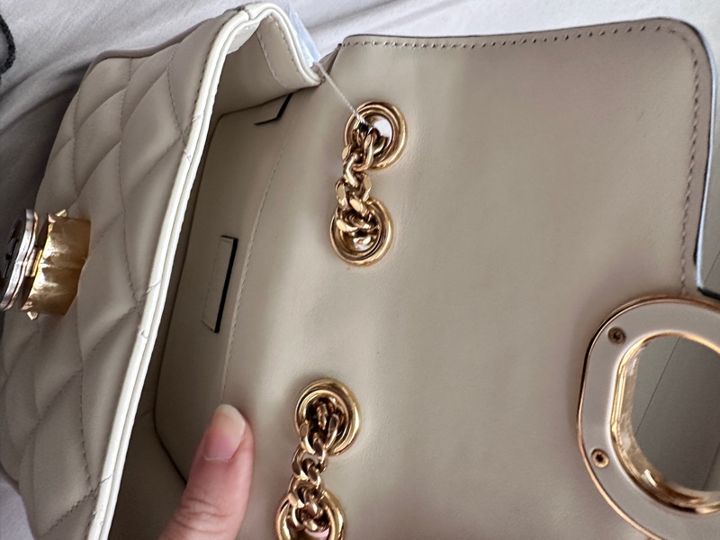 GUCCI古馳 Deco系列 白色鏈條包，小號豆腐包壓扣秀款-12