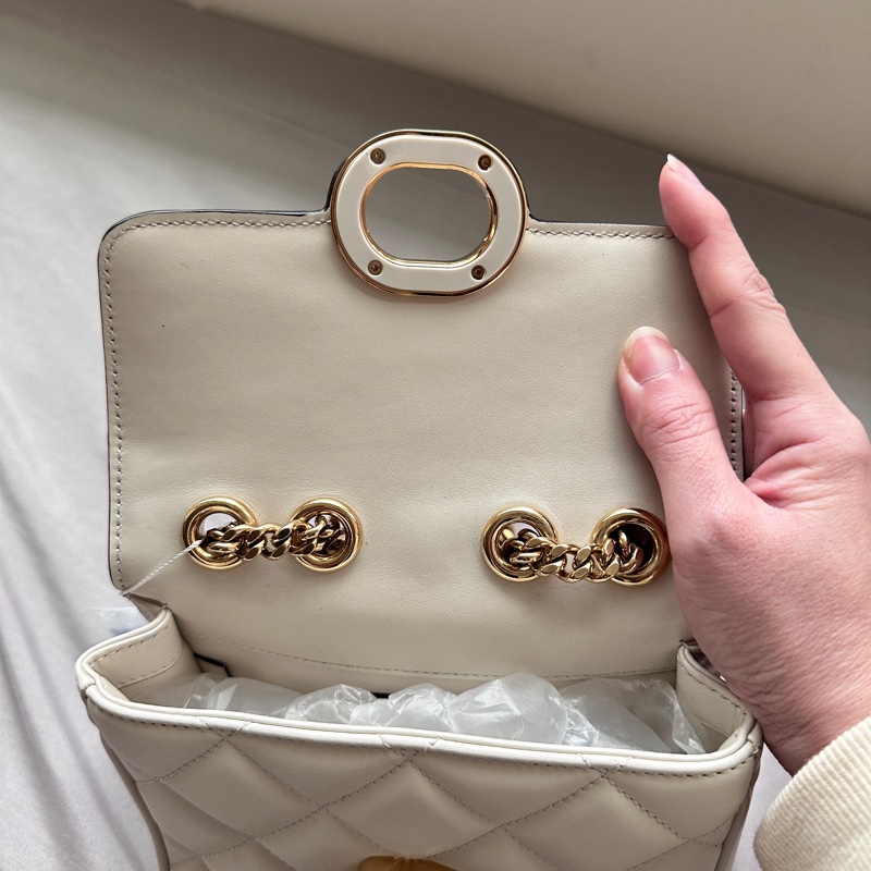 GUCCI古馳 Deco系列 白色鏈條包，小號豆腐包壓扣秀款-14