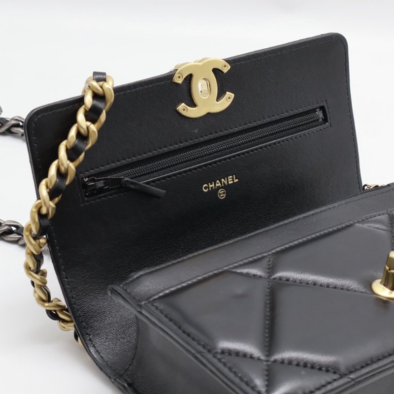 CHANEL 19 經典菱格紋雙色鍊WOC - 黑金-4