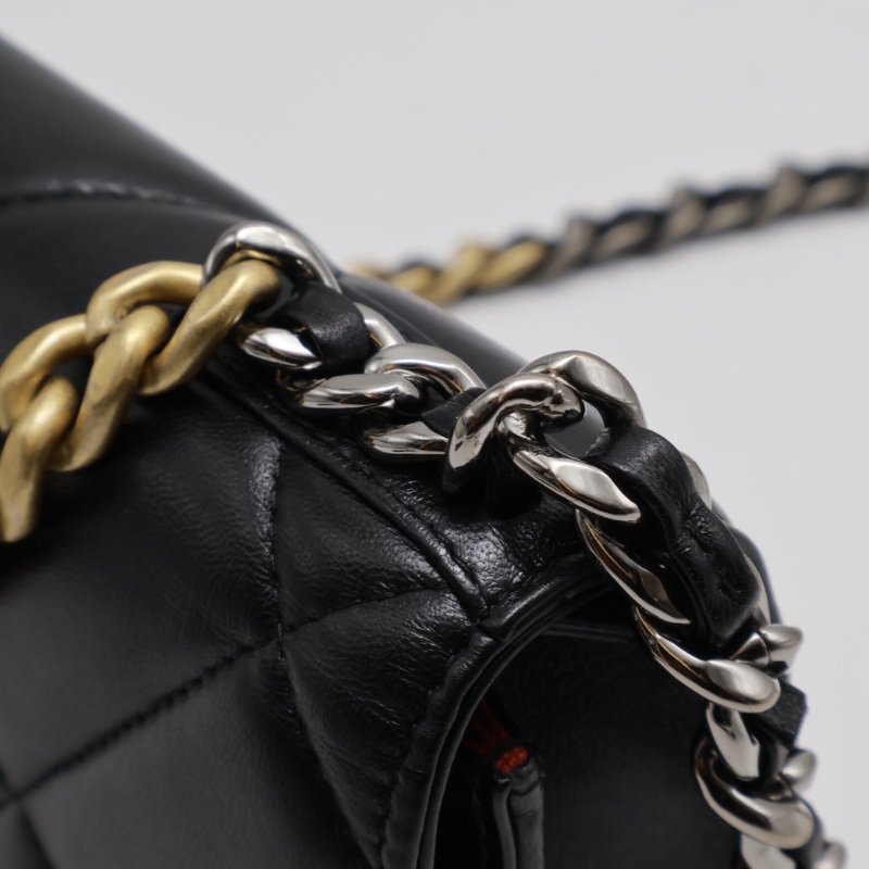 CHANEL 19 經典菱格紋雙色鍊WOC - 黑金-8
