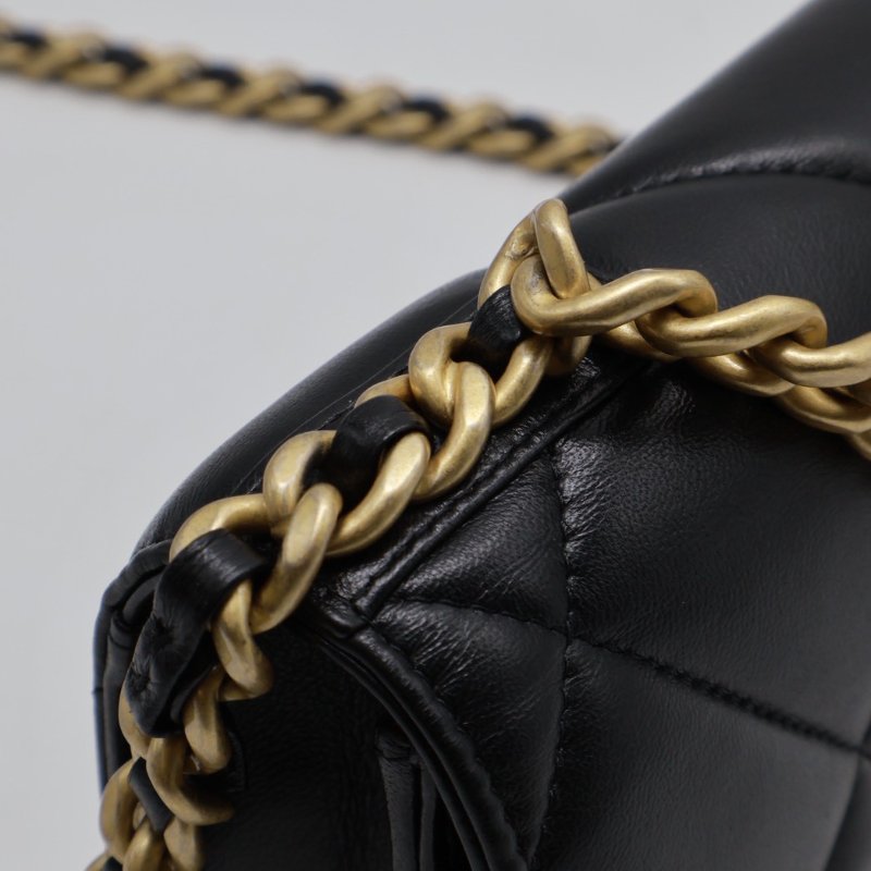 CHANEL 19 經典菱格紋雙色鍊WOC - 黑金-9